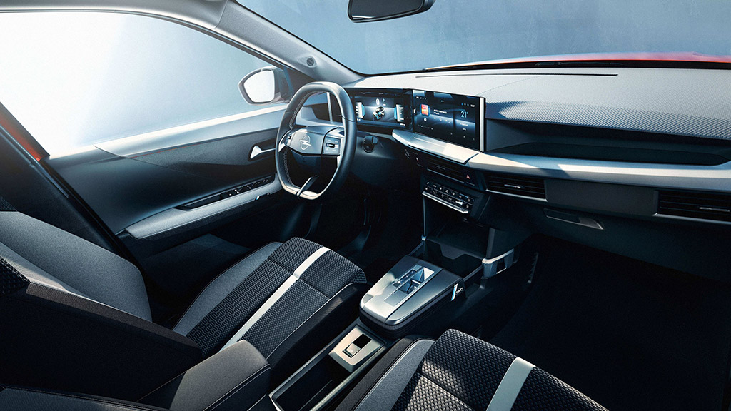 Světová premiéra nového Opelu Frontera: Zcela nové SUV s čistě elektrickým i hybridním pohonem