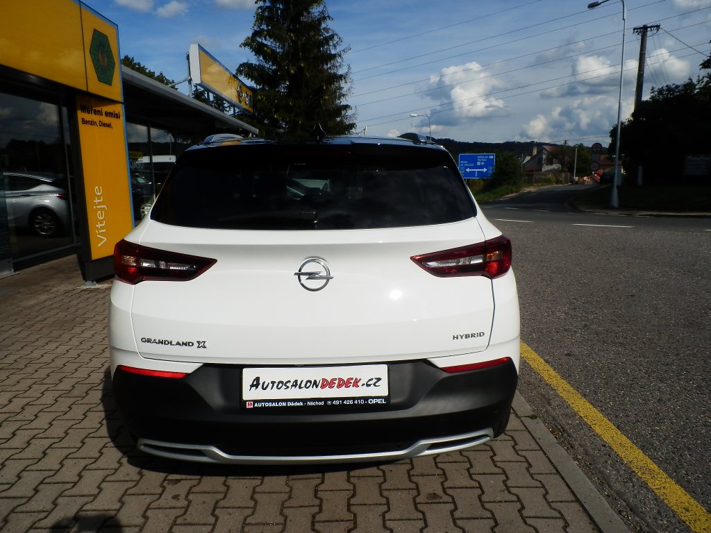 AUTOSALON DĚDEK, s.r.o. | Fotografie vozu Opel Grandland X Plug-In-Hybrid ULTIMATE 